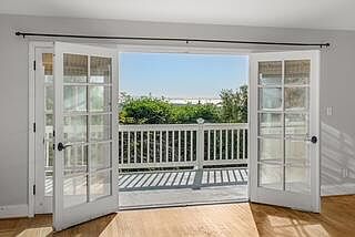 5th image of 2708 Montrose Pl
