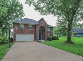 200 Lakefront Dr, Onalaska, TX 77360