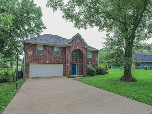 200 Lakefront Dr, Onalaska, TX 77360