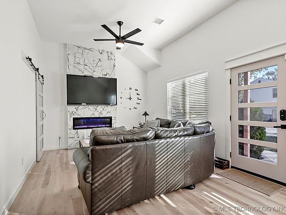 5th image of 806 N 78th East Ave