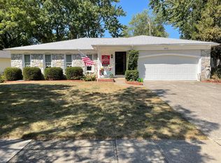 1272 Autumn Hill Dr, Columbus, OH 43235