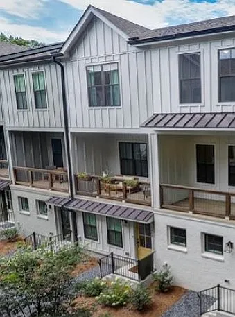 Front Courtyard Entrance and Porch