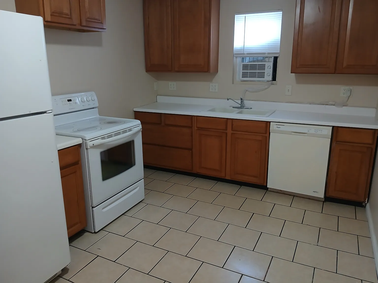 319 E. Mill St - 6 — Photo 3