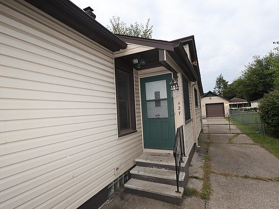 2nd image of 427 Kosciuszko St