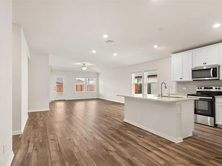 105 Saviano Rd — Photo 5