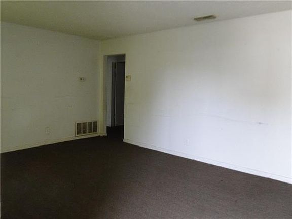 5th image of 716 Deerwood Dr