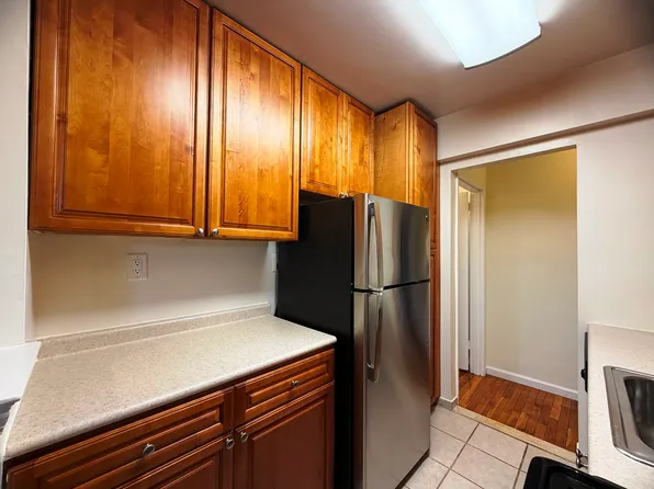 23-50 Waters Edge Drive image 16 of 25