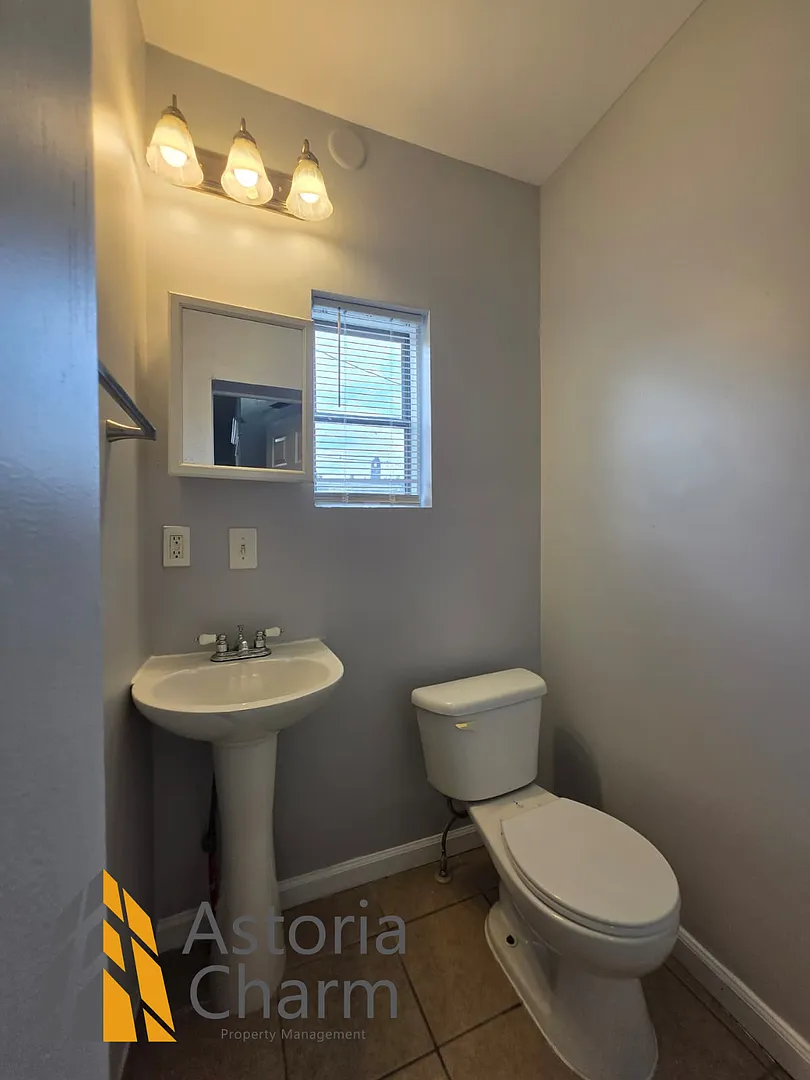 3016 Pelham Ave - 3016 Pelham Ave — Photo 1