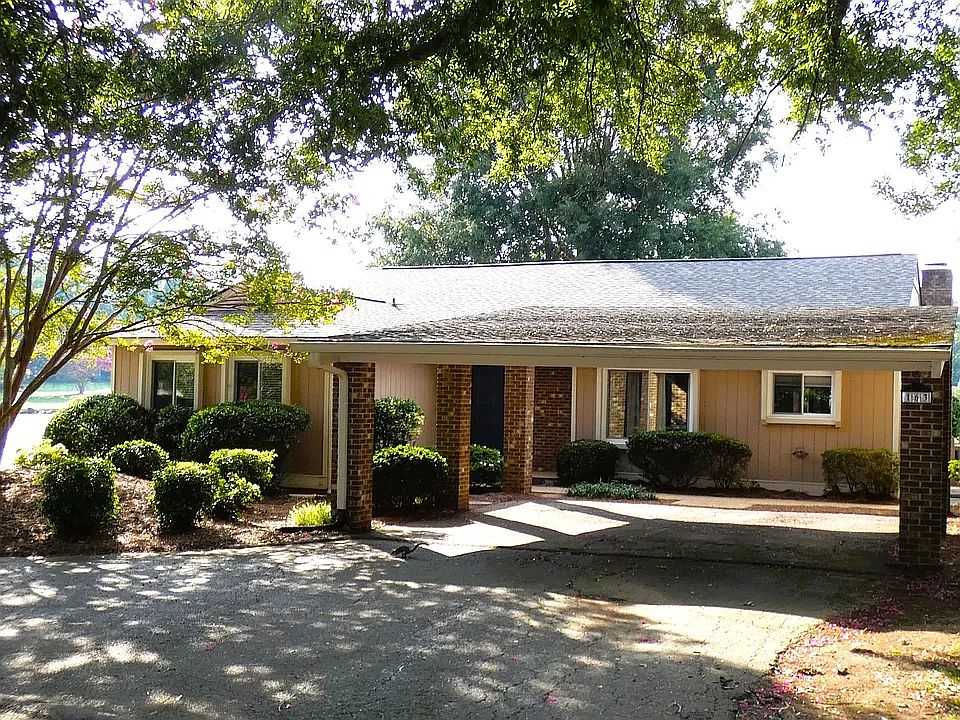 1st image of 163 Fairway Dr