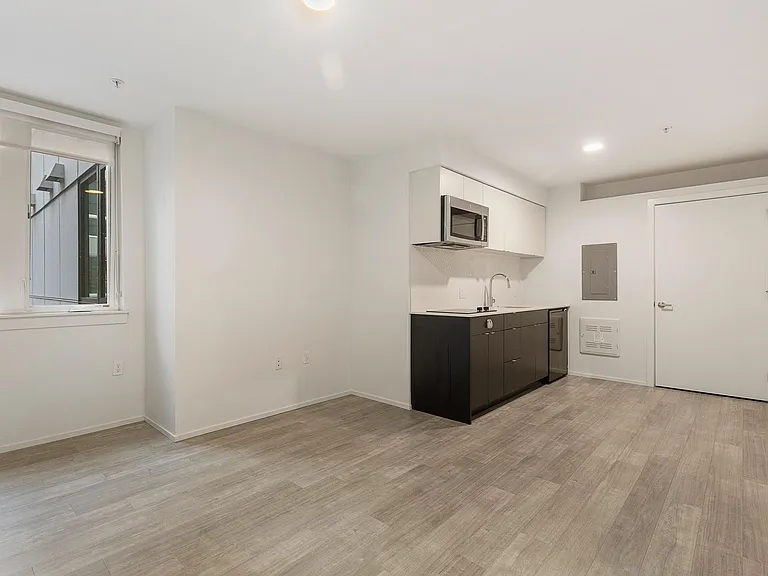 722 E Pike St — Photo 65