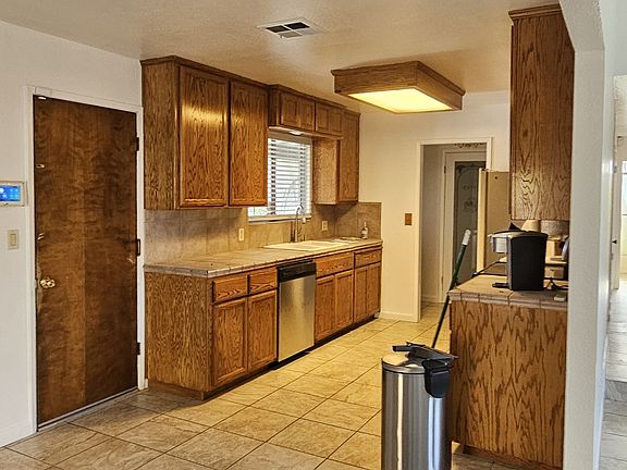 4th image of 3305 Sagittarius Ave