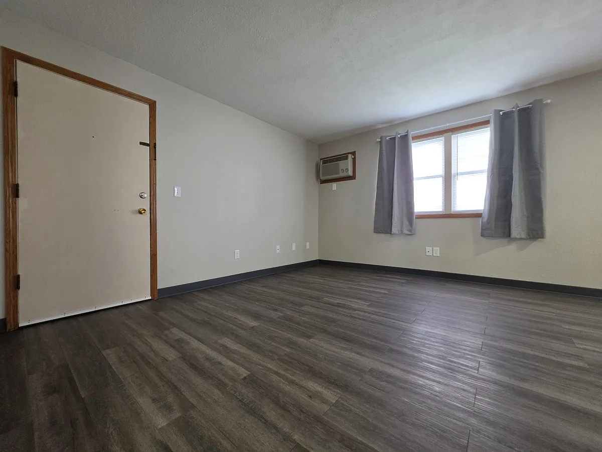 Building Photo - 405 3rd Ave SW #1