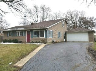2105 Country Ln, McHenry, IL 60051