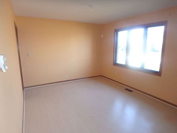4th image of 739 Bluestone Bay Dr