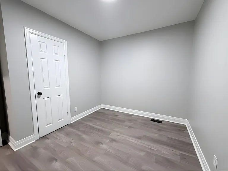 20 W 4th St #1 — Photo 12