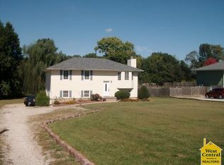 907 McVey Rd, Sedalia, MO 65301