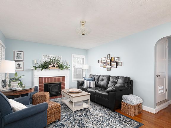 3rd image of 118 Northwood Dr