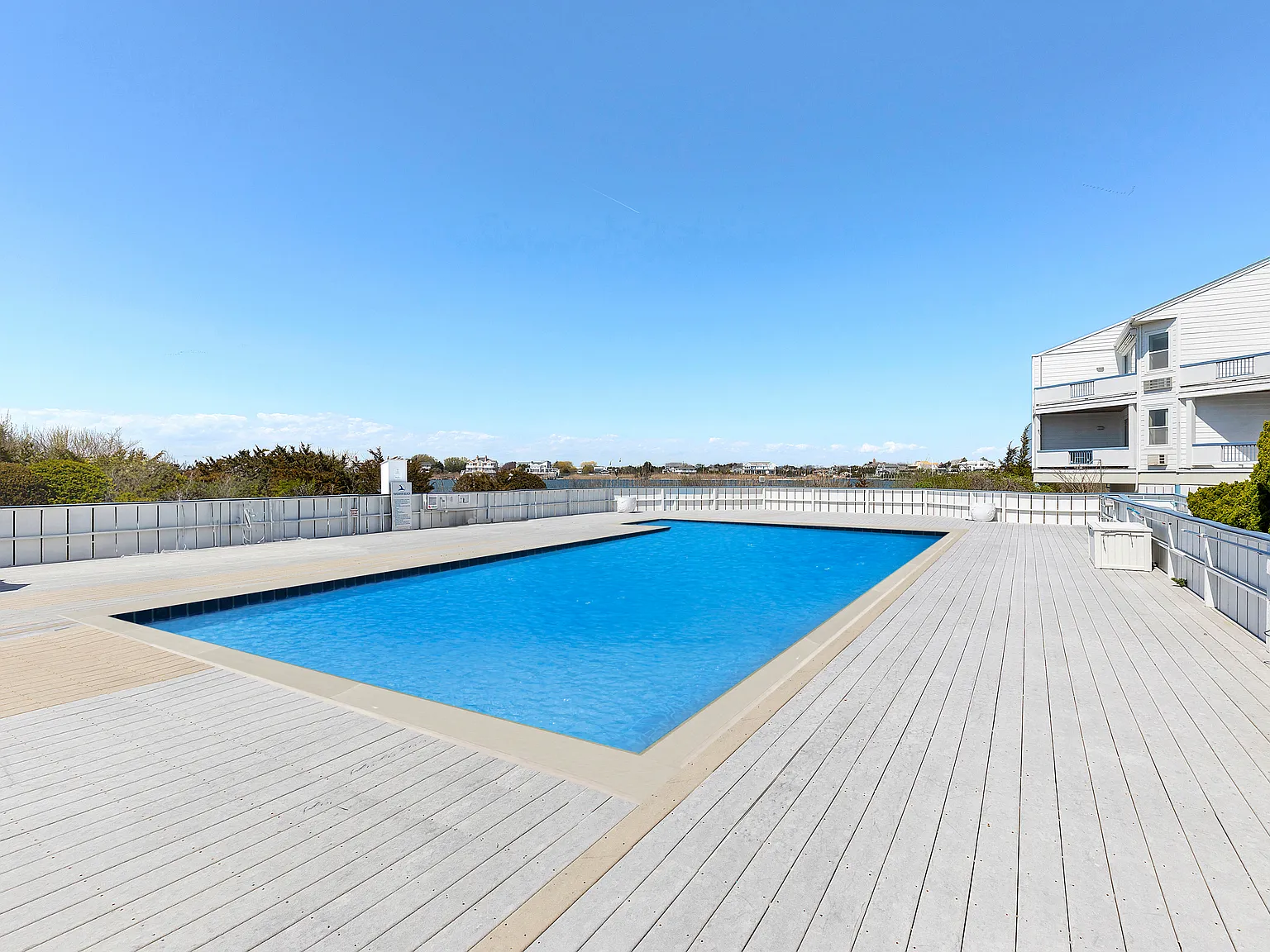 Waterfront Dune Road Rental at the Yardarm! — Photo 2