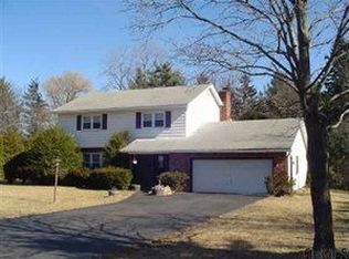 1104 Rosehill Blvd, Niskayuna, NY 12309