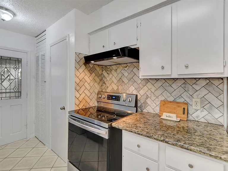 9436 Neuens Rd #9436 — Photo 8