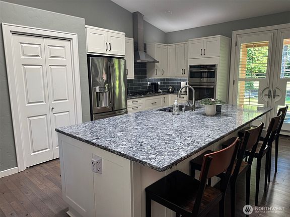 3rd image of 3740 Kinsale Lane SE