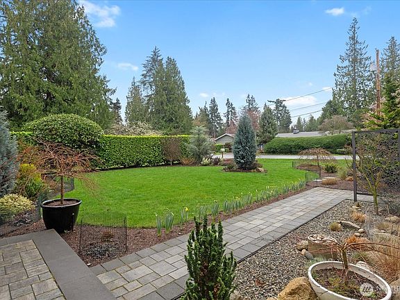 5th image of 8125 186th Street SW