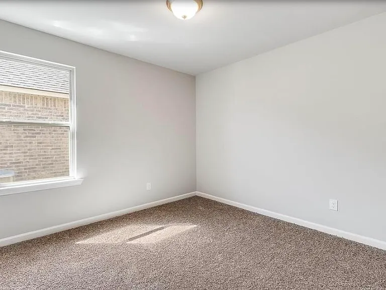 341 Sawyer — Photo 11