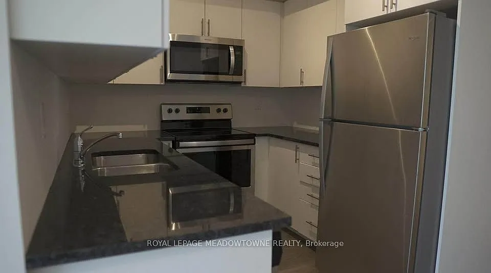 3 bed, $2,700 — Photo 2