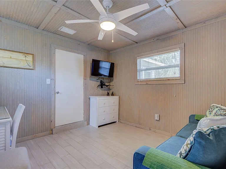 3200 W De Bazan Ave — Photo 22
