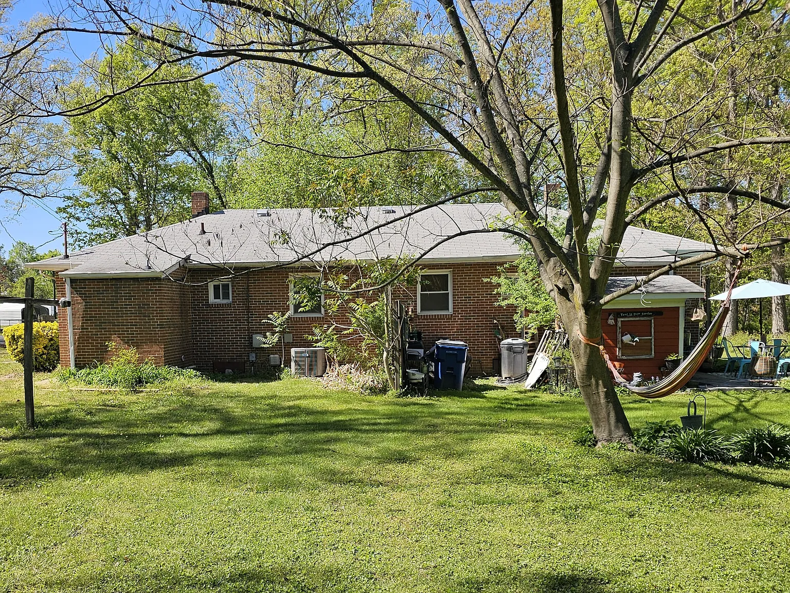 2 bed, 700 sqft, $1,200 — Photo 2