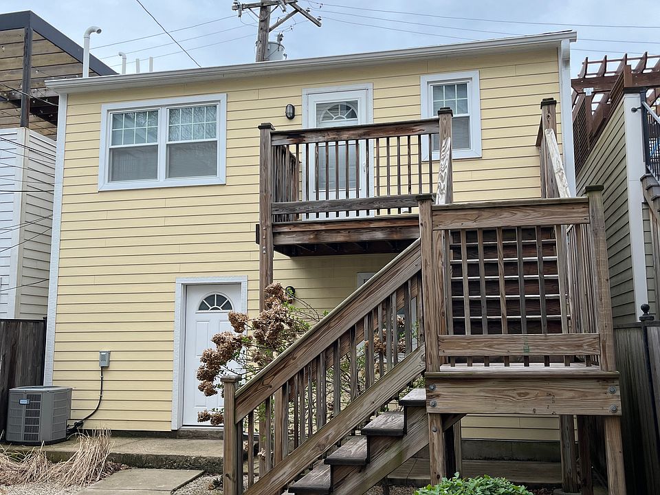 1st image of 3137 N Hoyne Ave #Ch