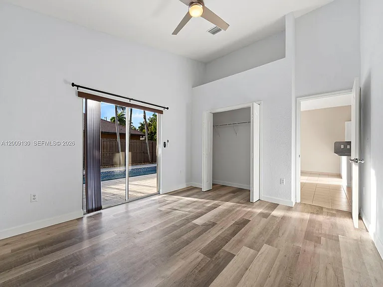 704 SE 14th Pl — Photo 4