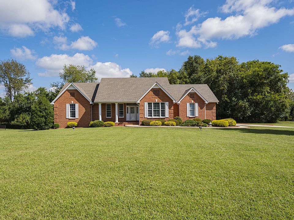 1st image of 131 Maple Dr