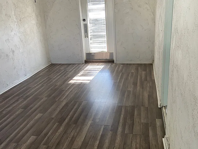 5015 Bain St — Photo 7