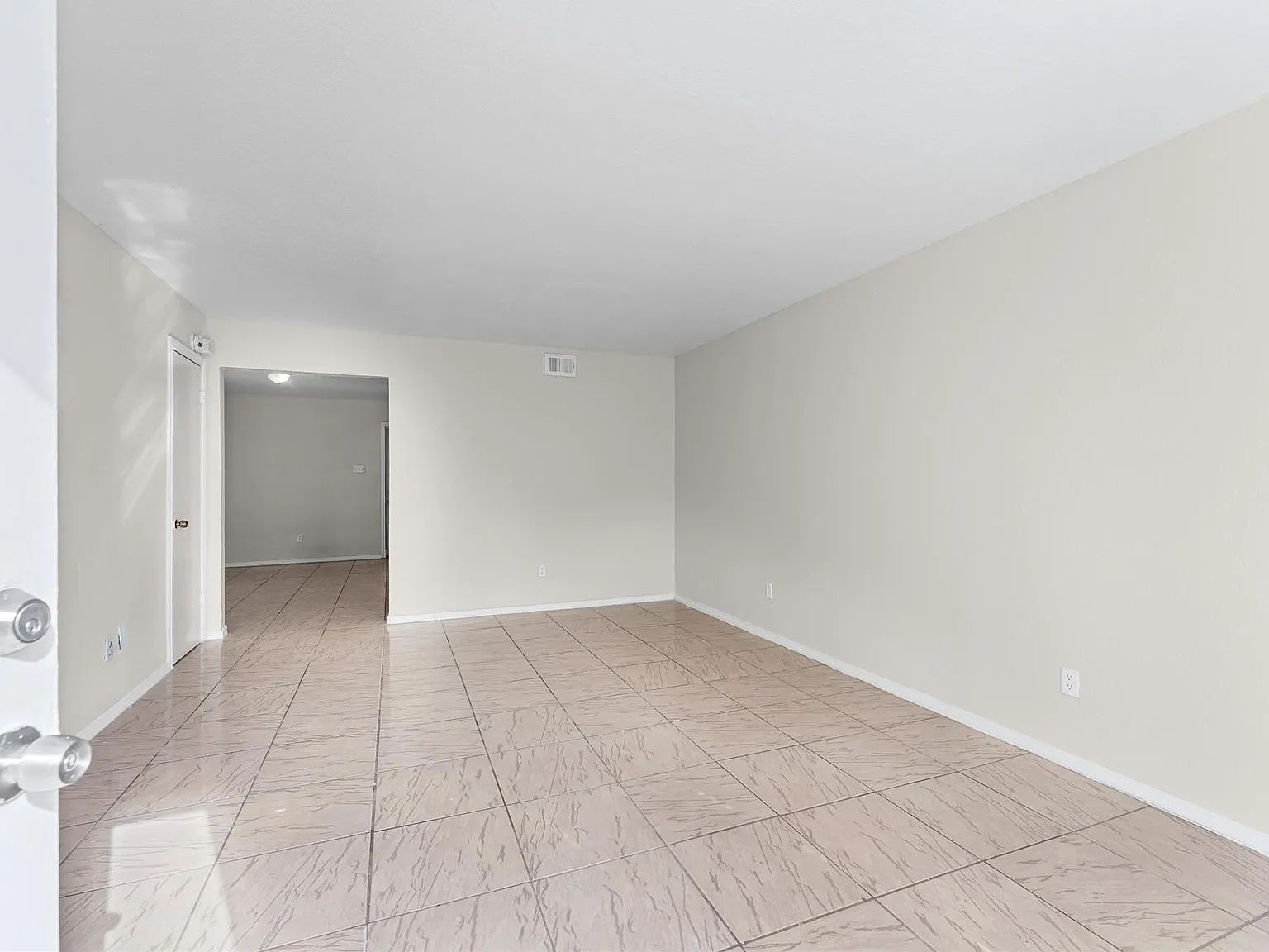 2 bed, 1.5 bath, 1352 sqft, $1,775 — Photo 4