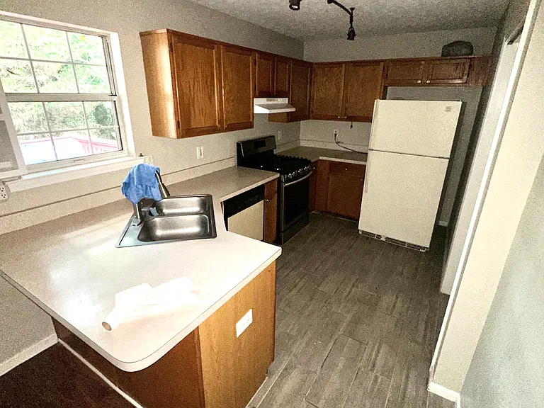 2716 Sanibel Ln SE — Photo 5