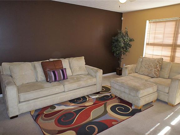 4th image of 3304 Weller Dr