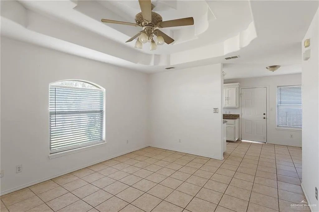 2 bed, 2.0 bath, 3640 sqft, $950 — Photo 3