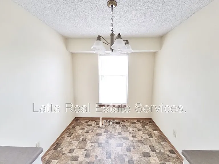403 S Sunrise Dr — Photo 5