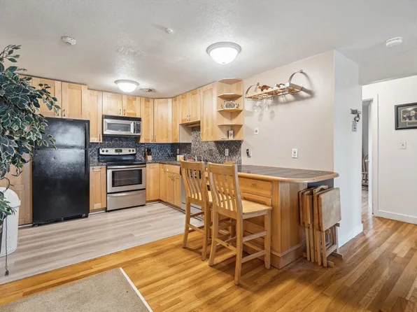 980 N Main St APT 8, Randolph, MA 02368