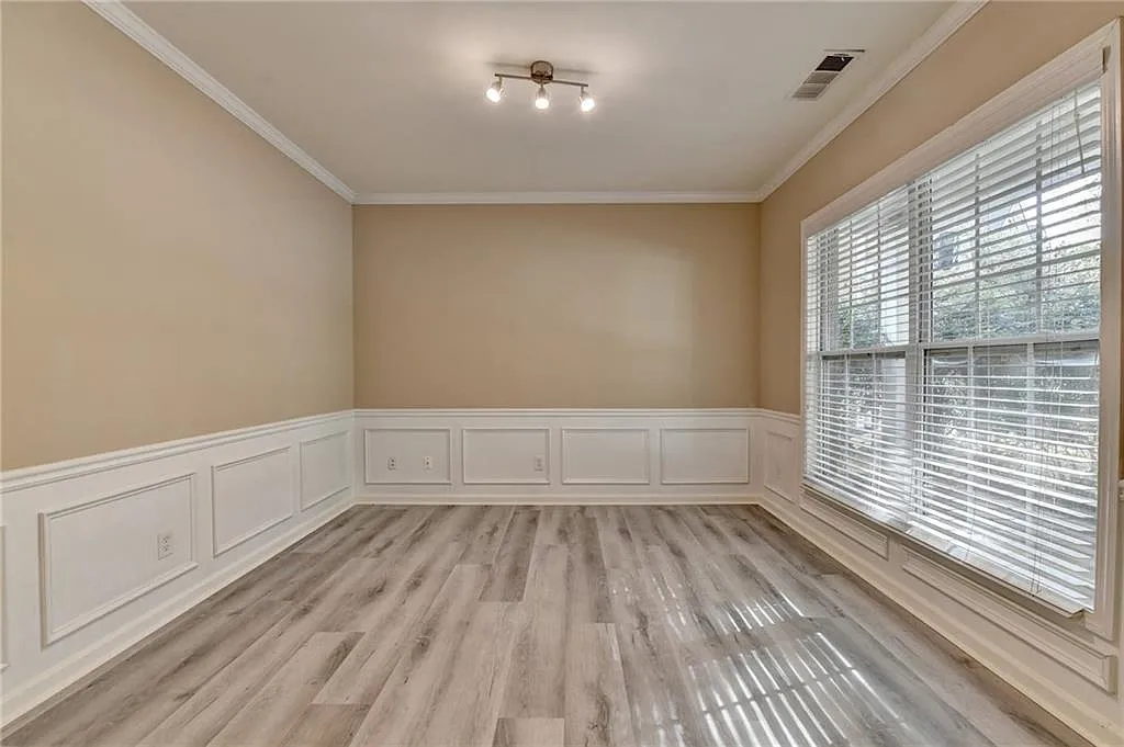 4 bed, 2.5 bath, 1992 sqft, $2,050 — Photo 3