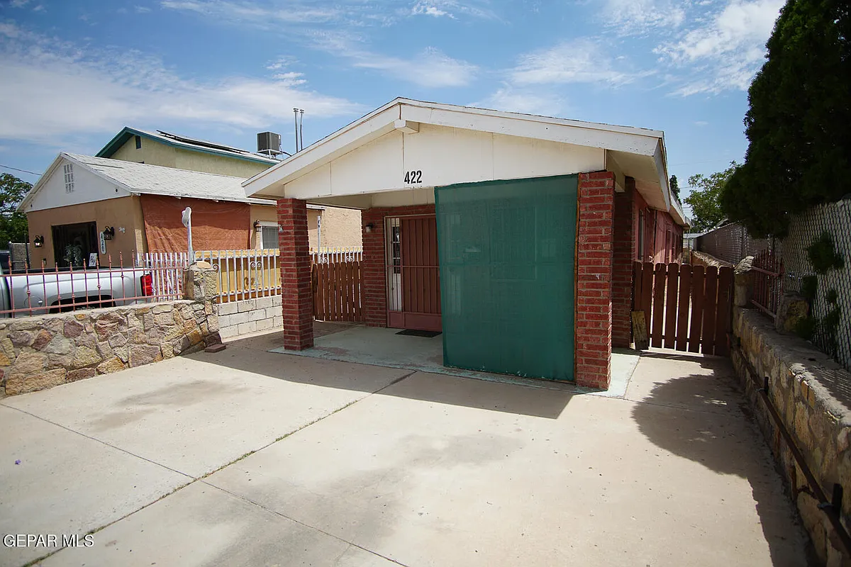 Building Photo - 422 Val Verde St