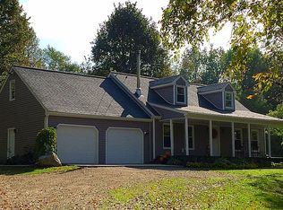 10520 Rustic Ridge Ln, Fenton, MI 48430