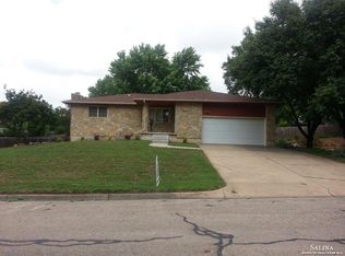 305 Kunkle Dr, Ellsworth, KS 67439