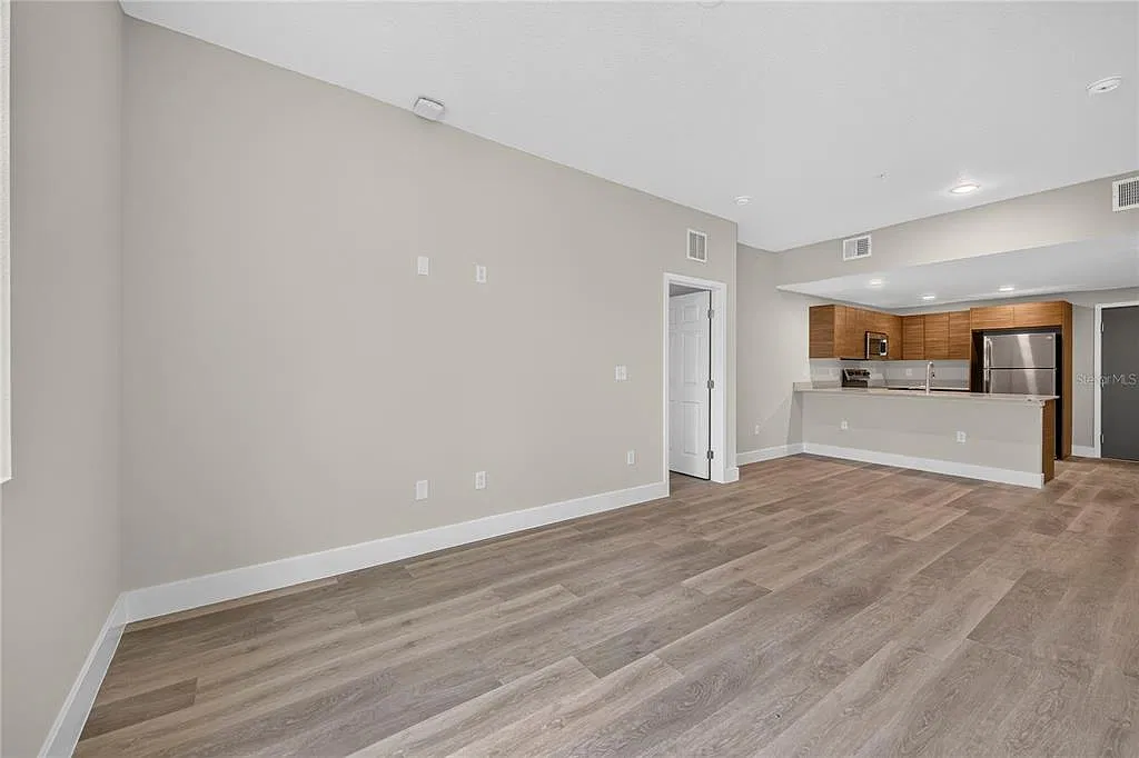 2 bed, 2.0 bath, 1044 sqft, $1,550 — Photo 2