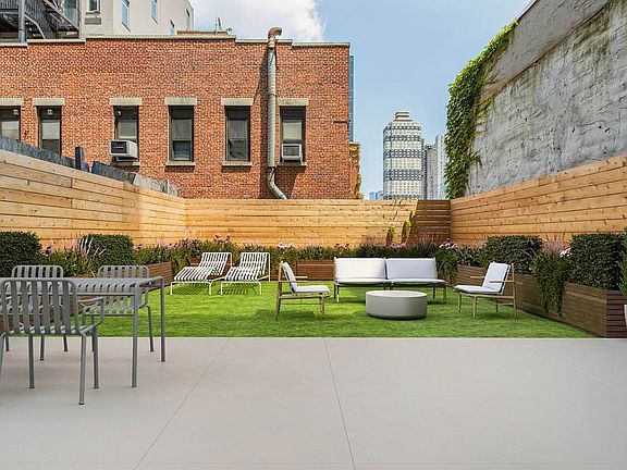 4th image of 441 W 37th St
