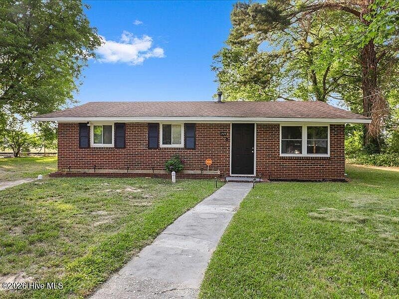1st image of 719 S Chestnut Circle