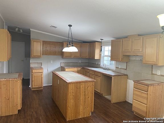 4th image of 625 Avery Cir