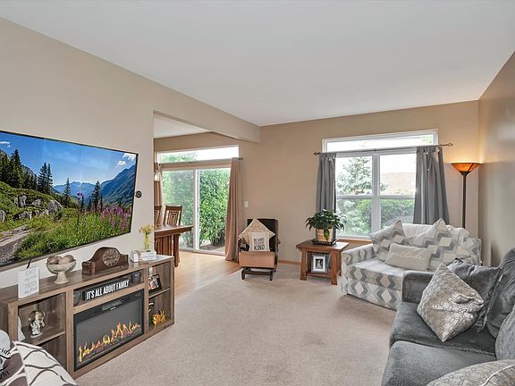 4th image of 2733 Foxwood Dr