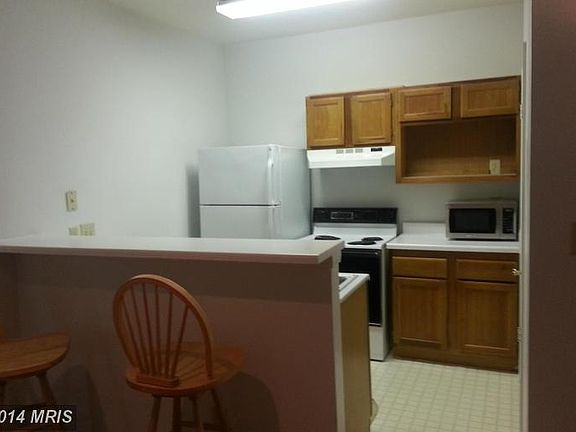 2nd image of 600 Squire Ln #13G
